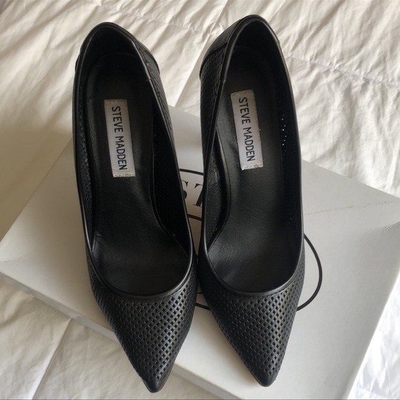 Steve Madden | “Pagen” Perforated Stilleto Pump | Size 8M - Picture 2 of 10